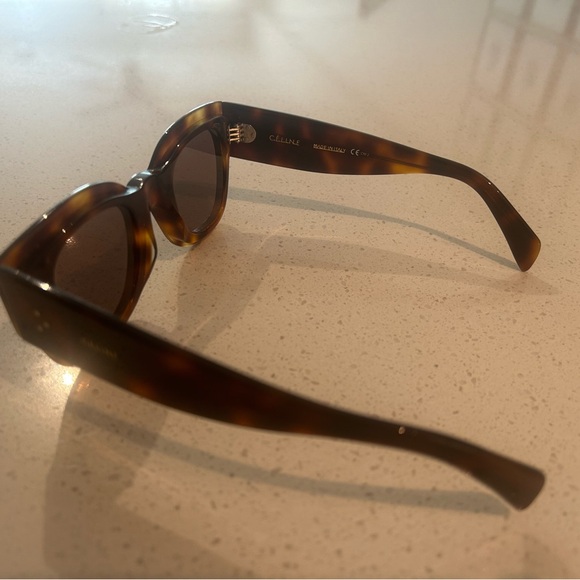 Celine tortoise shell sunglasses - Picture 5 of 6